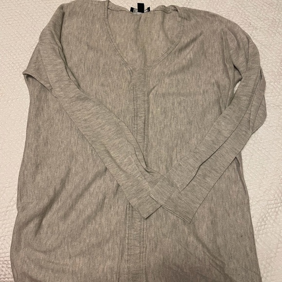 INC Women’s High Low Hem Tunic V-neck Sweater Top - Picture 3 of 5